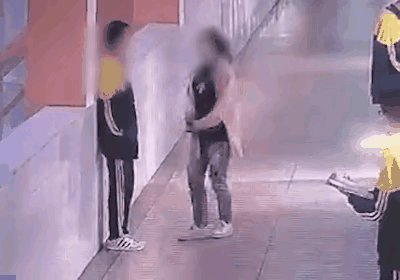 还记得武汉那位被母亲扇耳光,跳楼坠亡的14岁男生吗?他的妈妈也离开人世了……