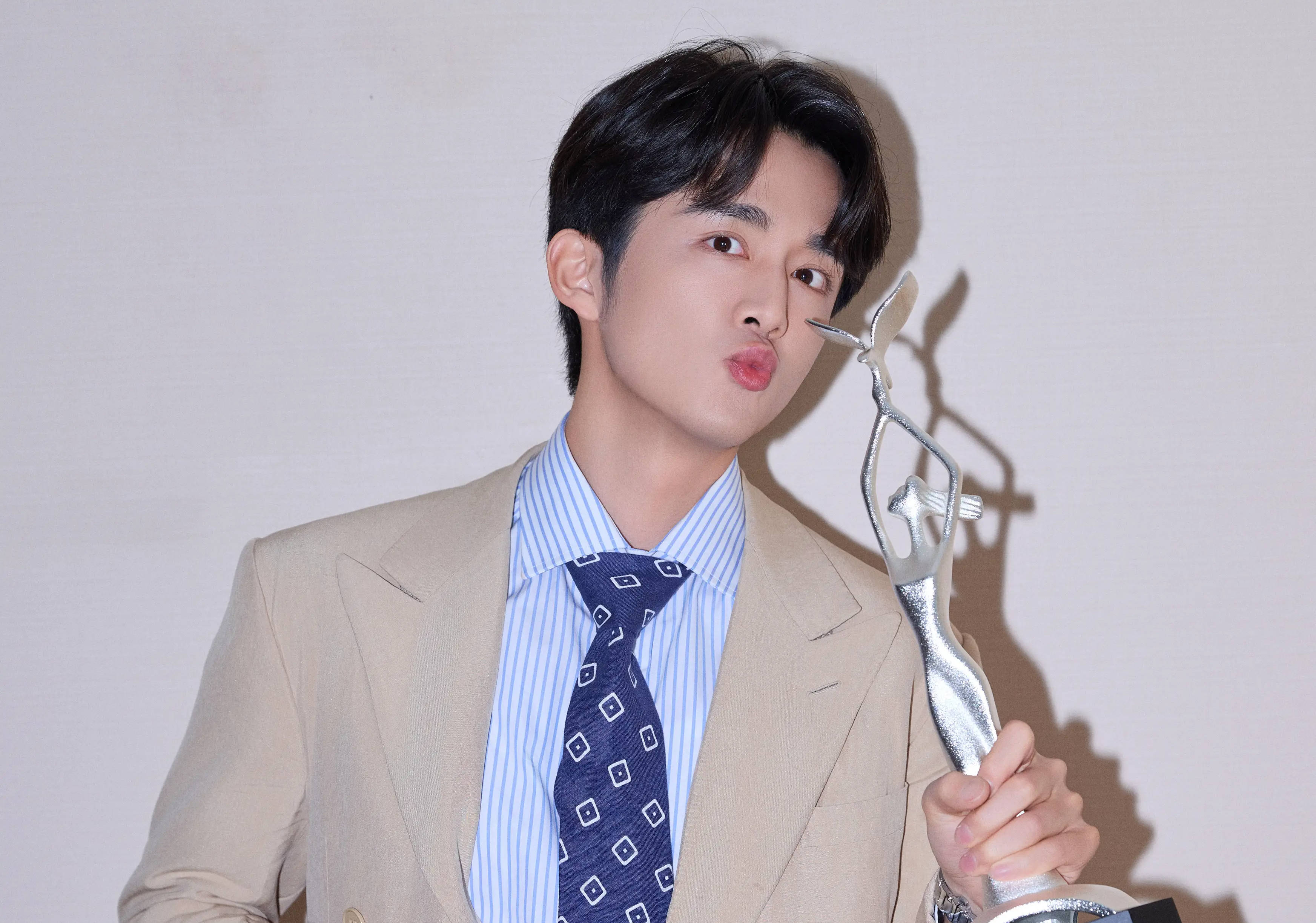 张新成回应金鹰节唯一提名95生：有种生混进去的感觉