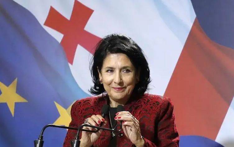 安全部队一击致命,格鲁吉亚总理怎么搞“政变”,尹锡悦该学学?