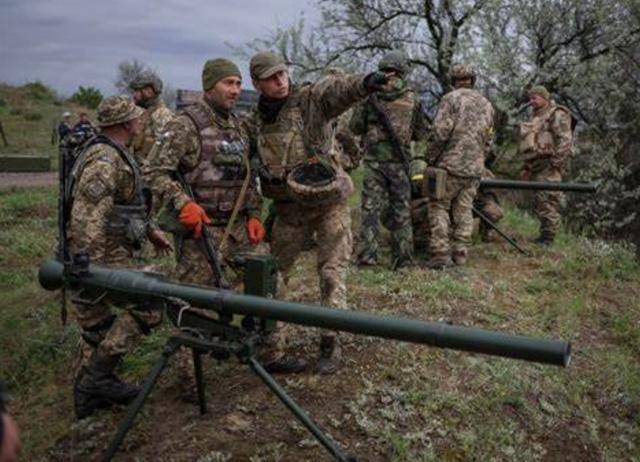 莫斯科不养“闲人”!巴沙尔摇身一变,成为顿巴斯前线悍将