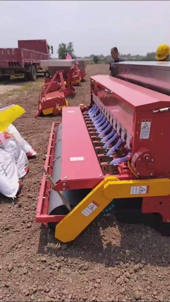 郑州大学学子走进武汉安德瑞公司,探索农机创新与应用