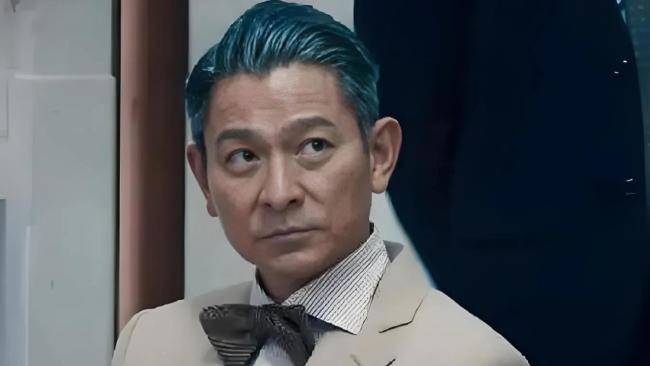 71岁成龙头发花白!谢贤交代后事张纪中出了车祸还得养家…慢慢老去的他们让人泪目