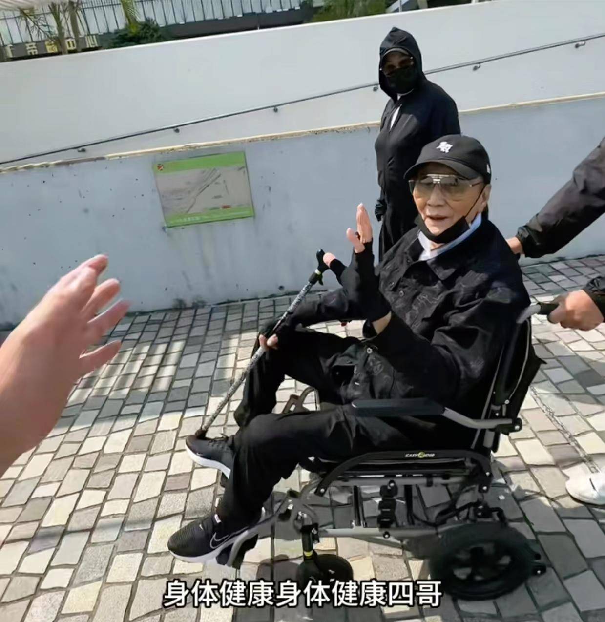 71岁成龙头发花白!谢贤交代后事张纪中出了车祸还得养家…慢慢老去的他们让人泪目