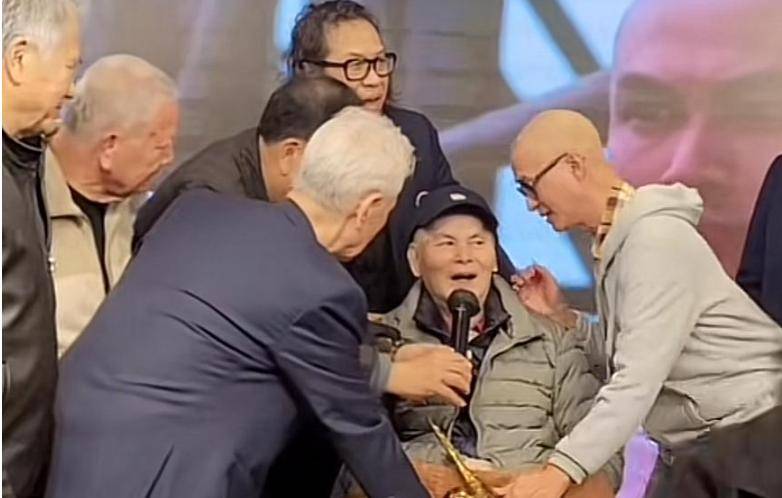 71岁成龙头发花白!谢贤交代后事张纪中出了车祸还得养家…慢慢老去的他们让人泪目