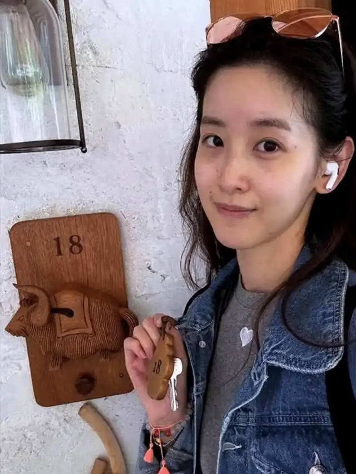 刘强东穿39元T恤逛街,章泽天穿200块防晒衫,新贵们可没那么“老钱”!