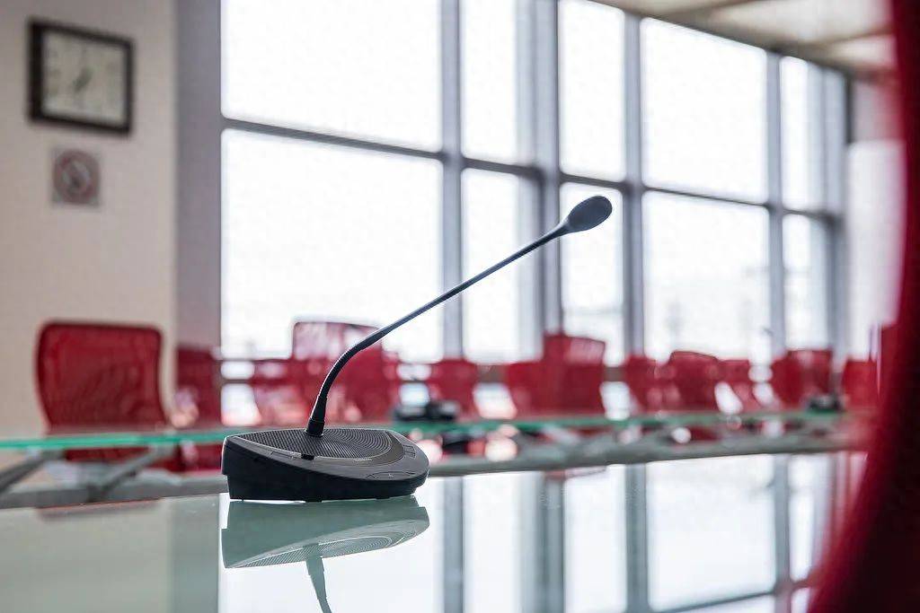 一周五场会，“没人敢缺席，也没人真投入”