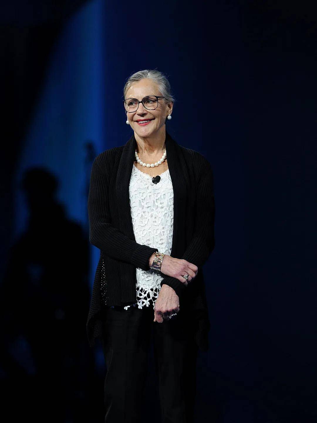 身家千亿美元的沃尔玛小公主:不上班,不生娃,只烧钱