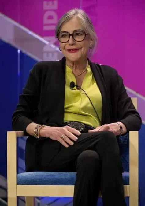 身家千亿美元的沃尔玛小公主:不上班,不生娃,只烧钱