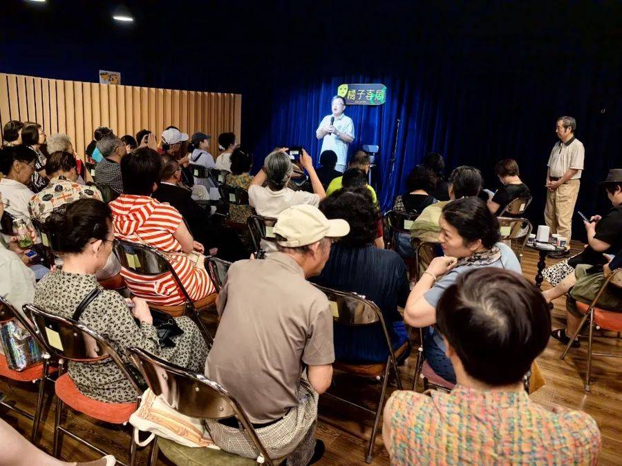 需求突然猛增!上海不少商场挤满老年人,一次只花10块钱,还能免费带2名亲友,有人去了又去