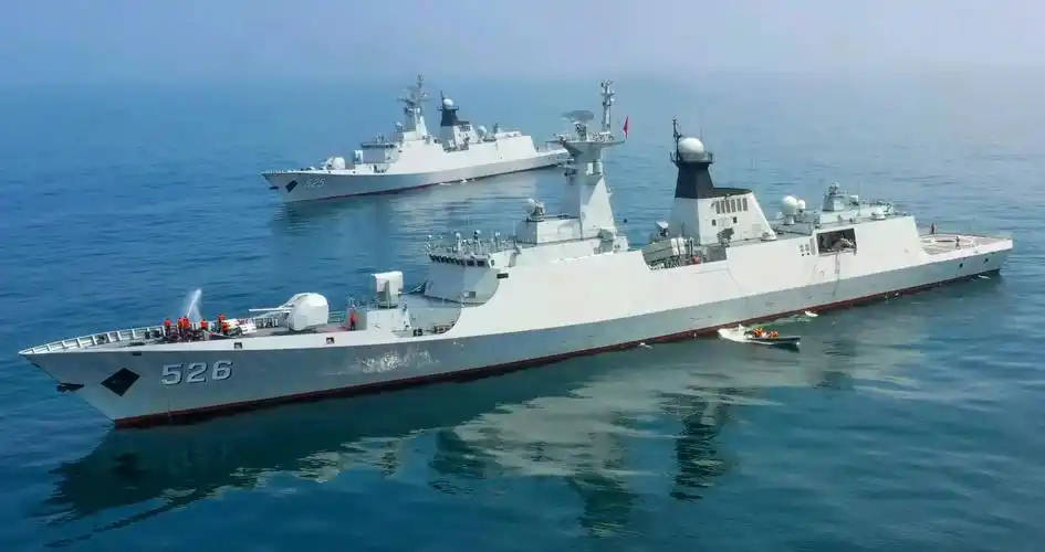 菲律宾行为极其恶劣,用“铁冲角”撞击我方海警船!我054舰立即划定实弹禁区