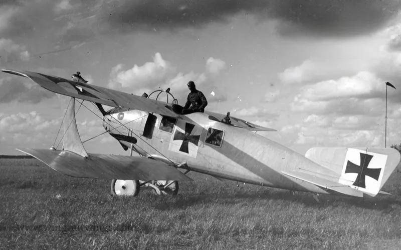 央视曝光！歼-35A改用内置登机梯，和F-35的一模一样？