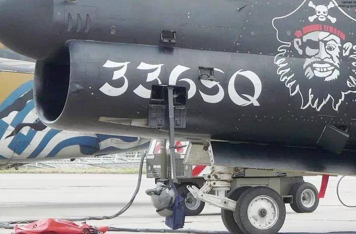 央视曝光！歼-35A改用内置登机梯，和F-35的一模一样？