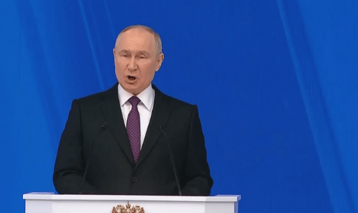 波兰不守承诺,拒绝放行中欧班列,中方把目光转向北极航道,外交部表态引发轰动