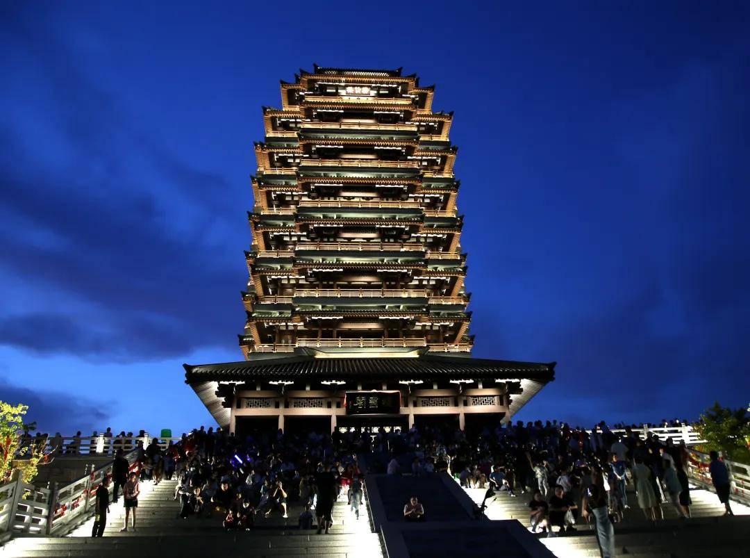 淄博凉了?记者实探:烧烤店“下午5点就排队,凌晨2点才收摊”