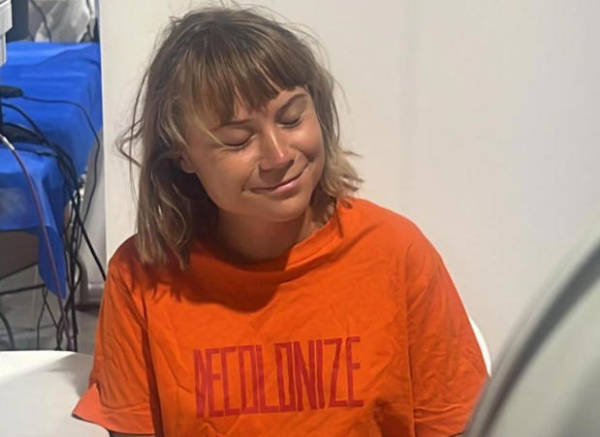 以色列外交部:“环保少女”通贝里和其他170名活动人士已被驱逐出境