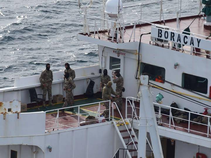 截停印度石油,闯下大祸后,法国要对中国船长审判,英媒嘲讽法军