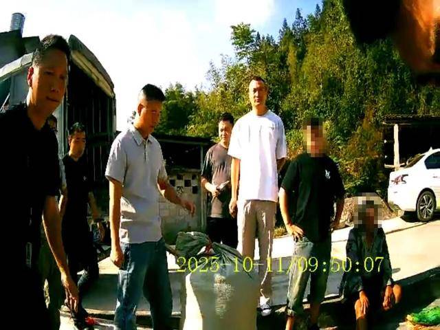 100斤玉米上秤秒变60斤?贵州一村民遭“鬼秤”骗粮!民警出手,5人被拘