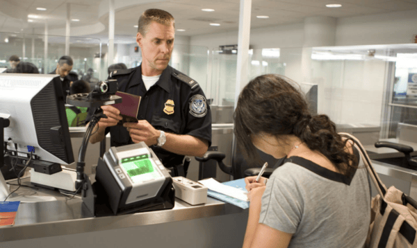 狄薇薇:特朗普对中国留学生的新动作,让我也共情了一把钱学森