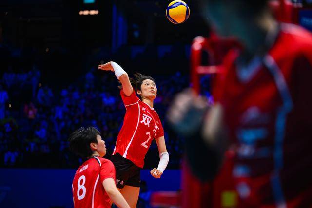 河南女排取得三连胜，球队“大腿”朱婷赛后特别感谢了他……