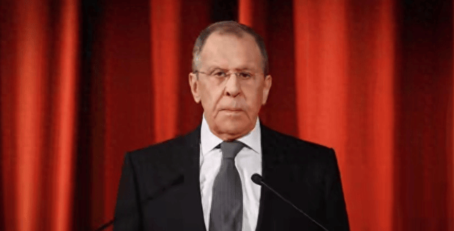 销声匿迹半个月后，76岁俄外长拉夫罗夫露脸，第一件事就强调对华友好关系！