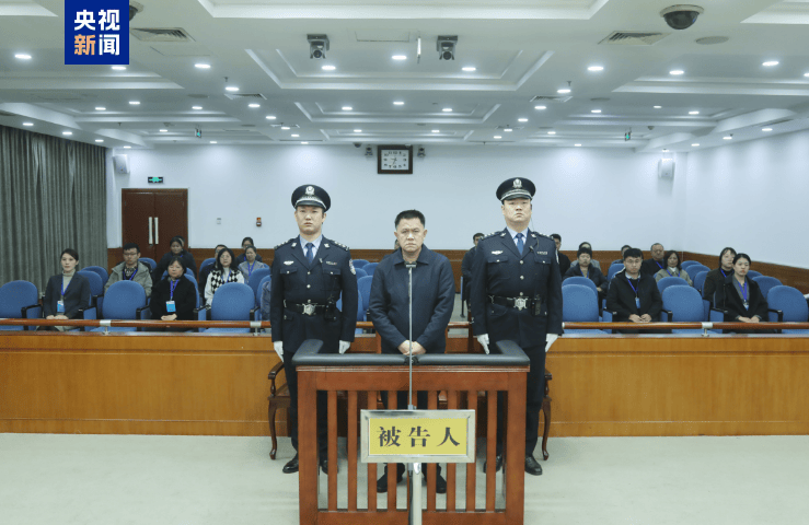 新闻8点见丨中方严肃敦促日方收回错误言论；商务部回应安世半导体相关问题